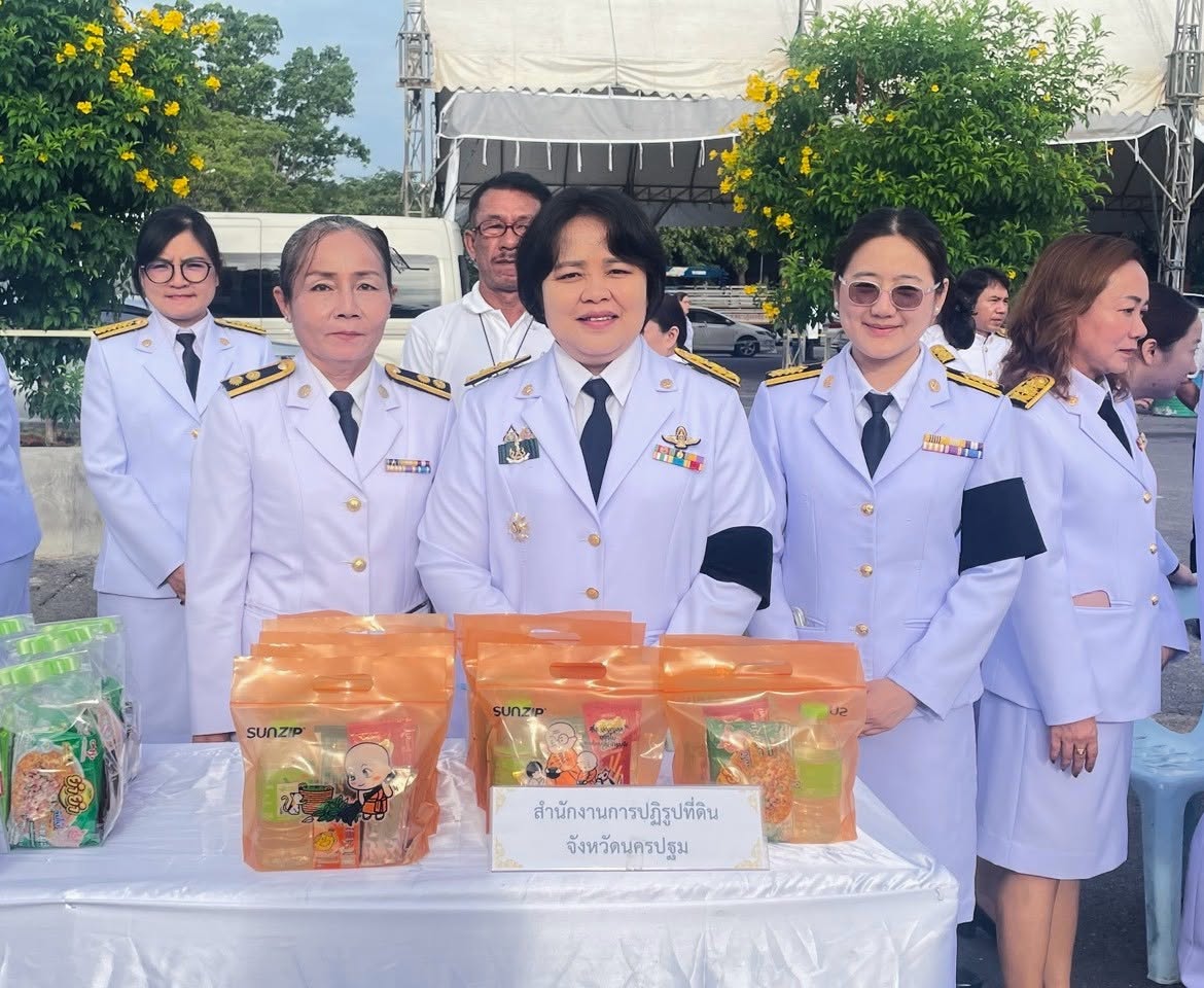 title - ส.ป.ก.นครปฐม เข้าร่วมพิธีเจริญพระพุทธมนต์ และทำบุญตักบาตรถวายพระราชกุศลแด่ สมเด็จพระนางเจ้าสิริกิติ์ พระบรมราชินีนาถ พระบรมราชชนนีพันปีหลวง เนื่องในโอกาสวันคล้ายวันพระราชสมภพ และวันแม่แห่งชาติ 12 สิงหาคม 2569